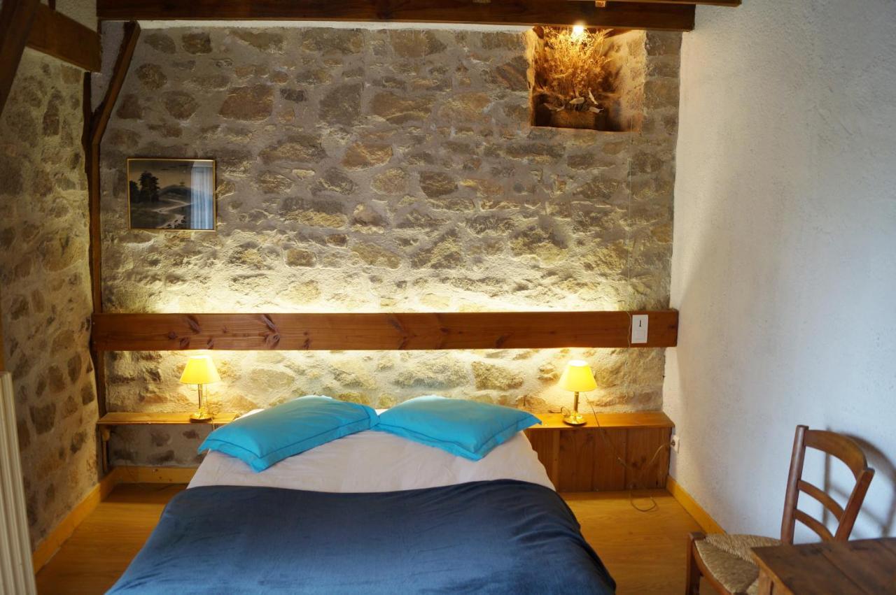 Gite De 15 Places En Chambre De 2, 4, 5 Personnes Saint-Exupéry-les-Roches Buitenkant foto